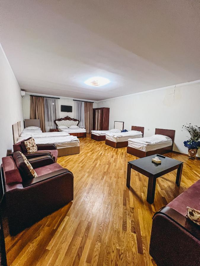 Castle Family Hotel Jerevan Exteriör bild