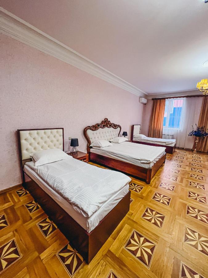 Castle Family Hotel Jerevan Exteriör bild
