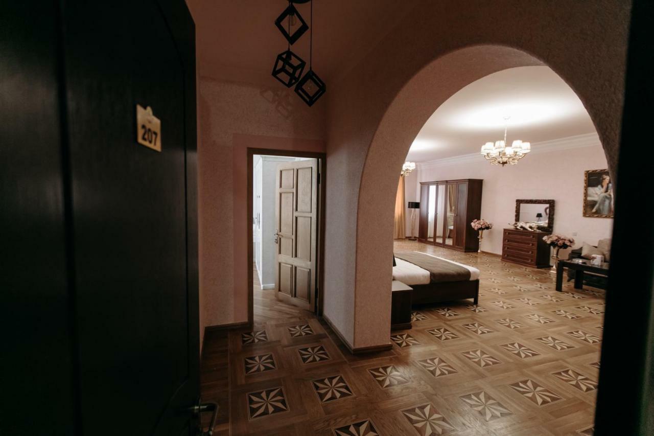 Castle Family Hotel Jerevan Exteriör bild