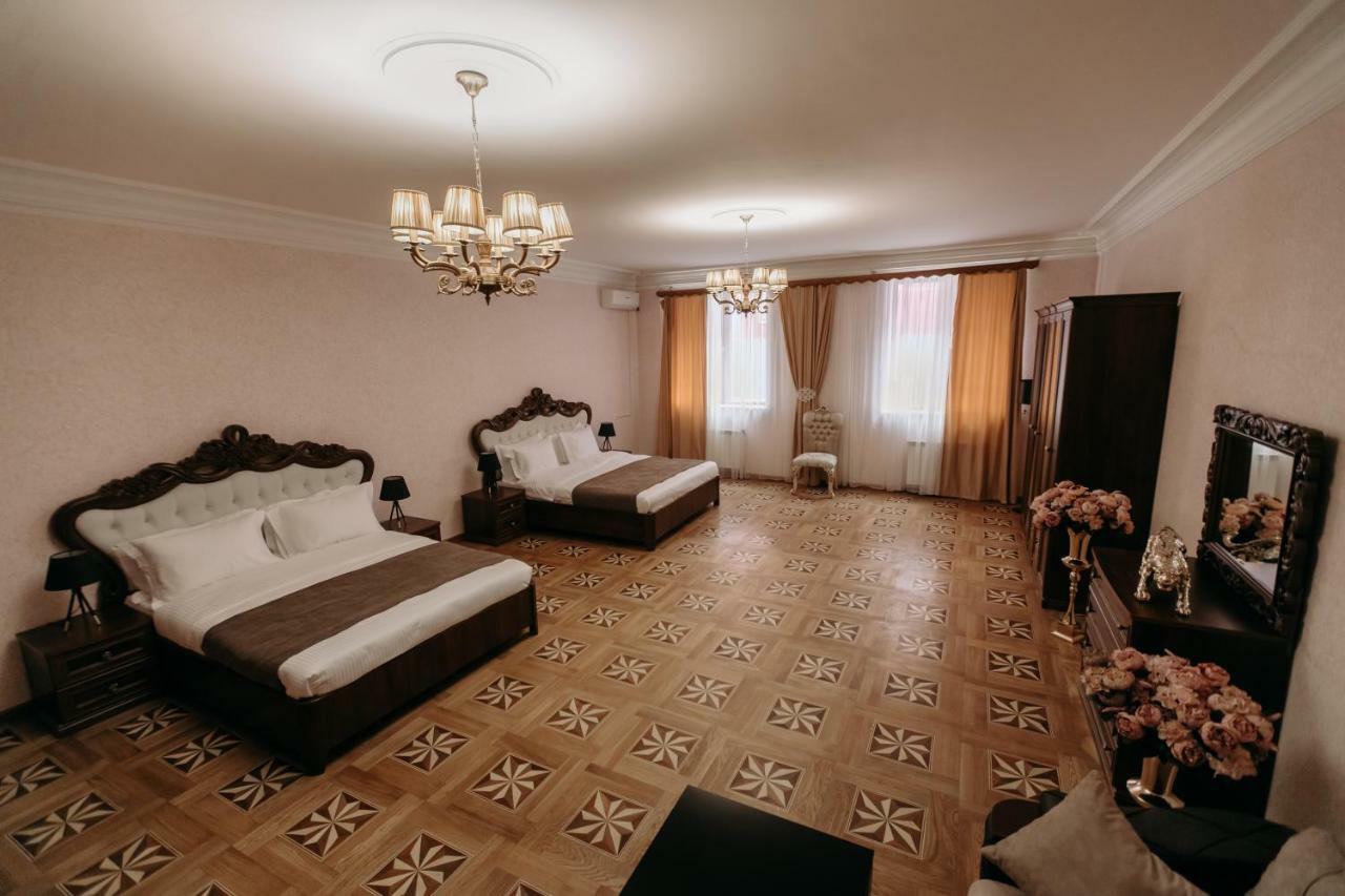 Castle Family Hotel Jerevan Exteriör bild