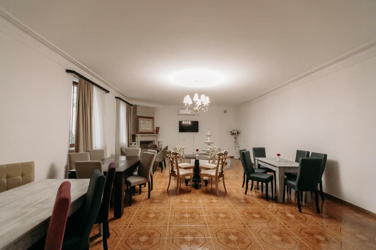 Castle Family Hotel Jerevan Exteriör bild