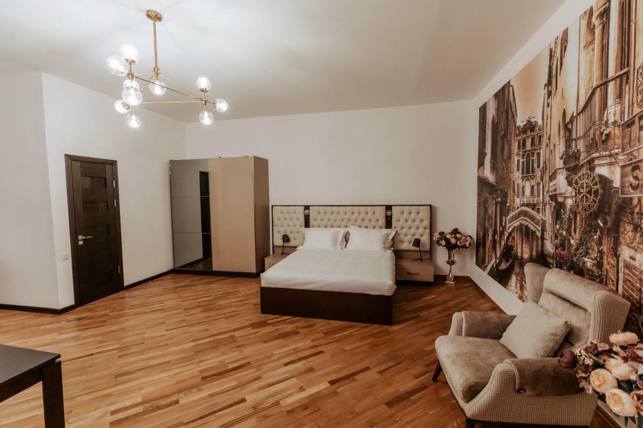 Castle Family Hotel Jerevan Exteriör bild
