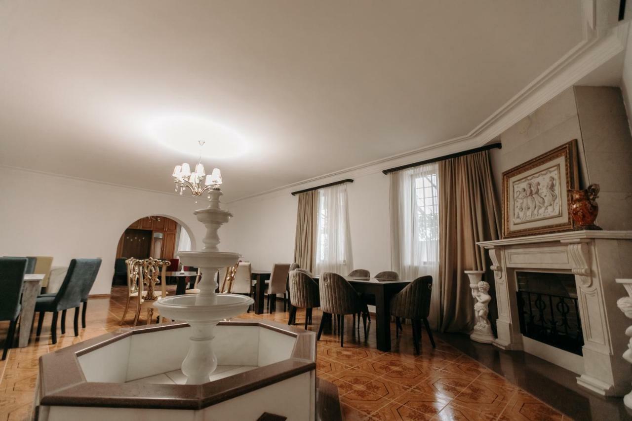 Castle Family Hotel Jerevan Exteriör bild